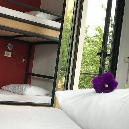 Destil Hostel Tirana Exteriör bild