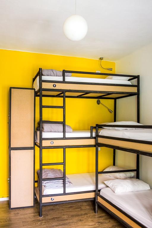 Destil Hostel Tirana Exteriör bild
