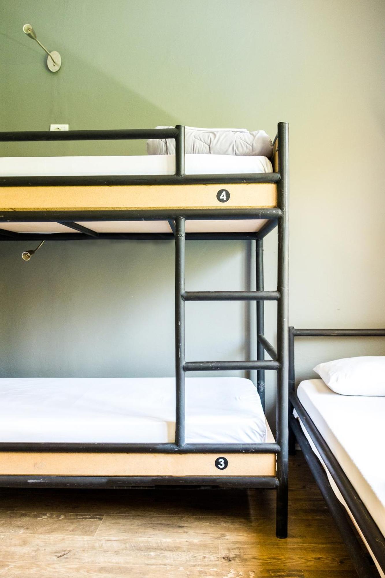 Destil Hostel Tirana Exteriör bild
