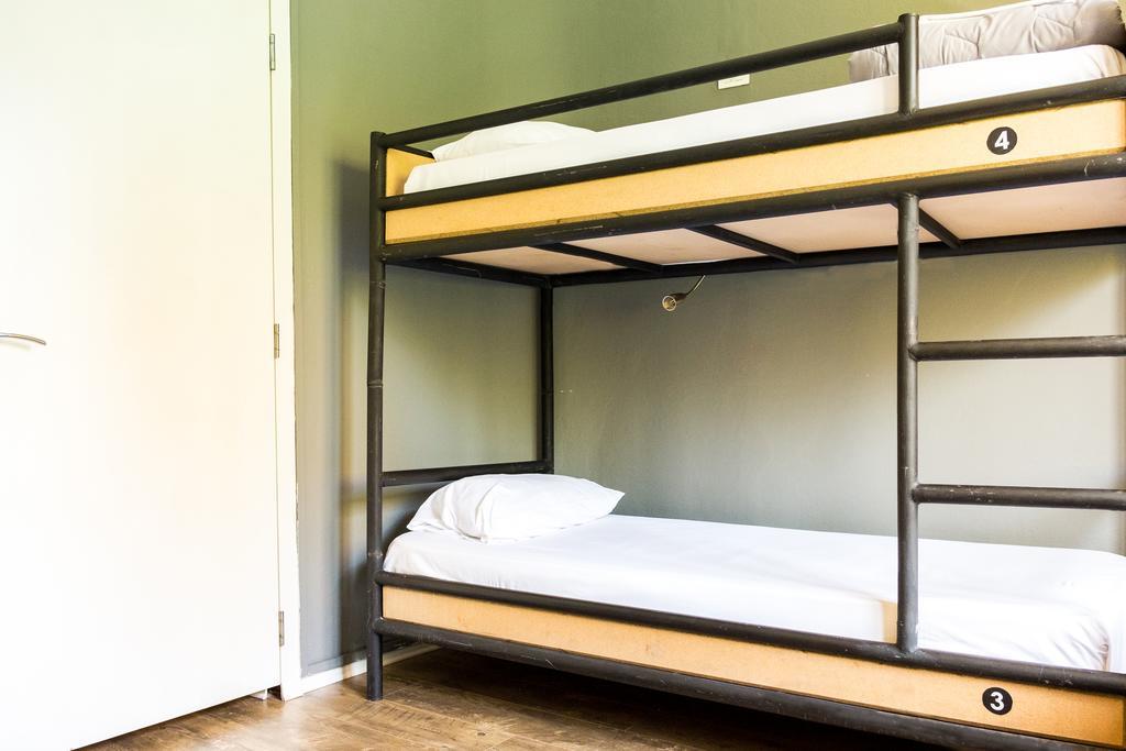Destil Hostel Tirana Exteriör bild